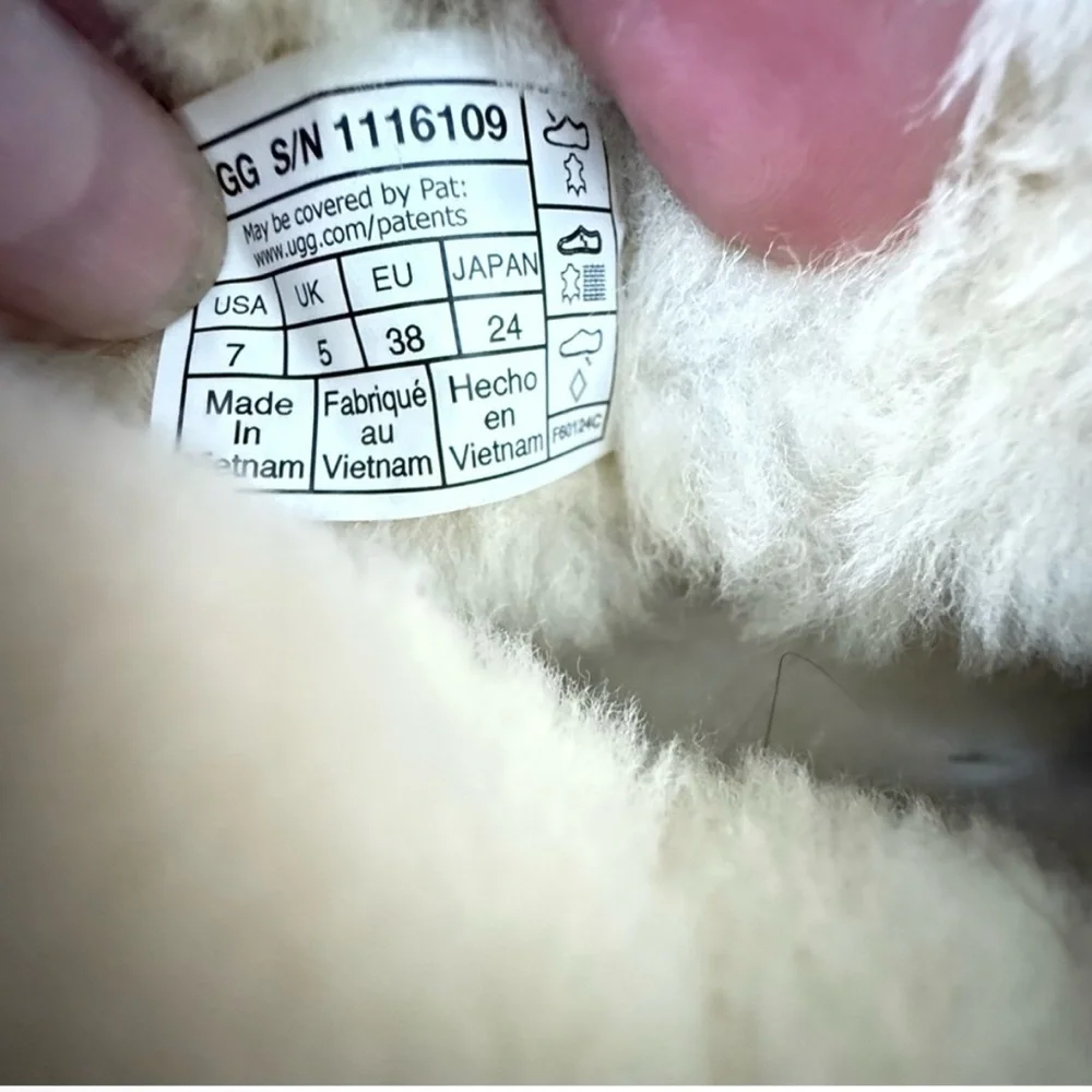 UGG Cream Shearling Lined Footwear - Picture 7 of 7